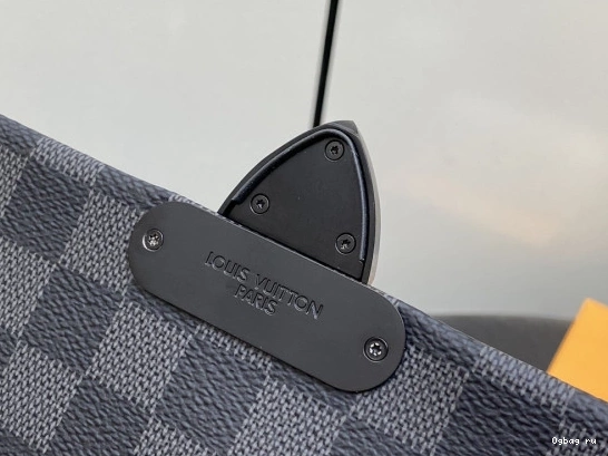 LOUIS S-Cape VUITTON Messenger 0822